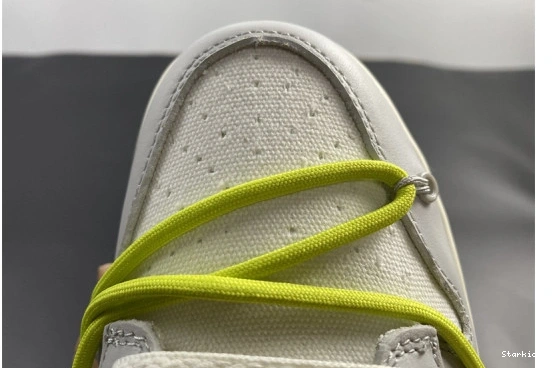 DM1602 106 8 Lot O-W Low Dunk Nike 0827